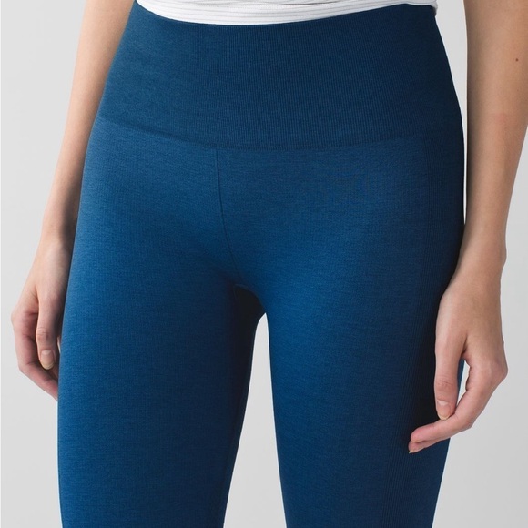 Lululemon Athletica Seemlessly Street Crop Blue and Gray Ombre Leggings Sz 6 - Picture 9 of 9